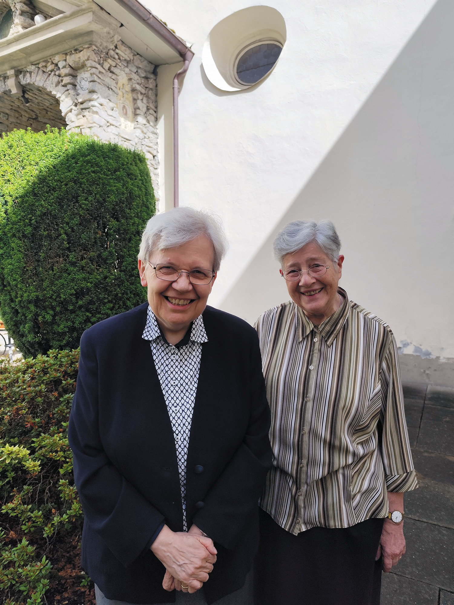 Sr. Lutgart Govaert und Sr. Margarete Binder.