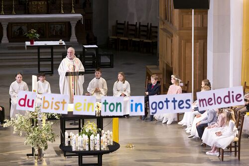 Frastanz am 5.5.2024 Erstkommunion mit Pfarrer Norman Buschauer
